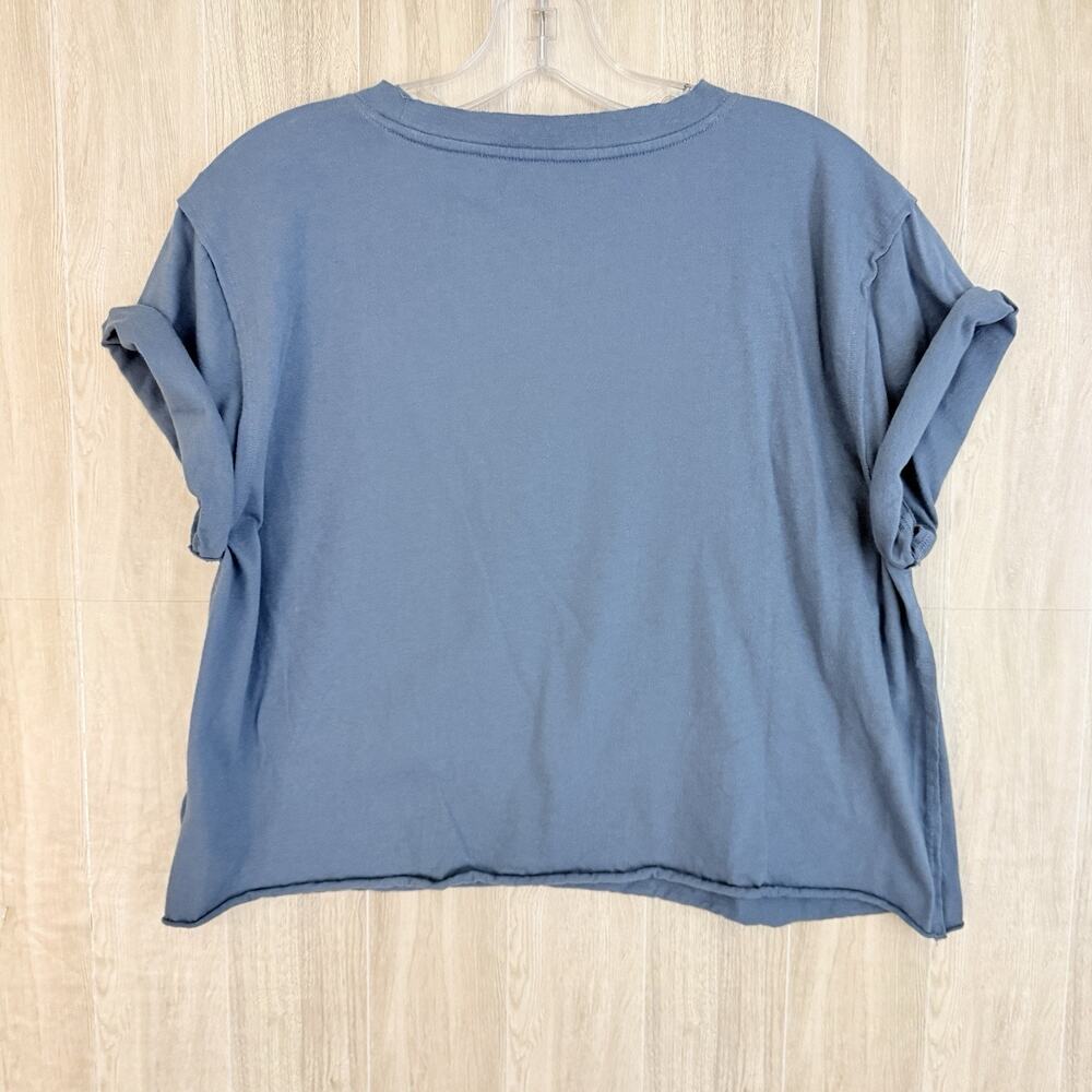 We The Free People Tee Shirt Women XL Blue Cropped Boxy Rolled Sleeve Raw Hem - Picture 2 of 10